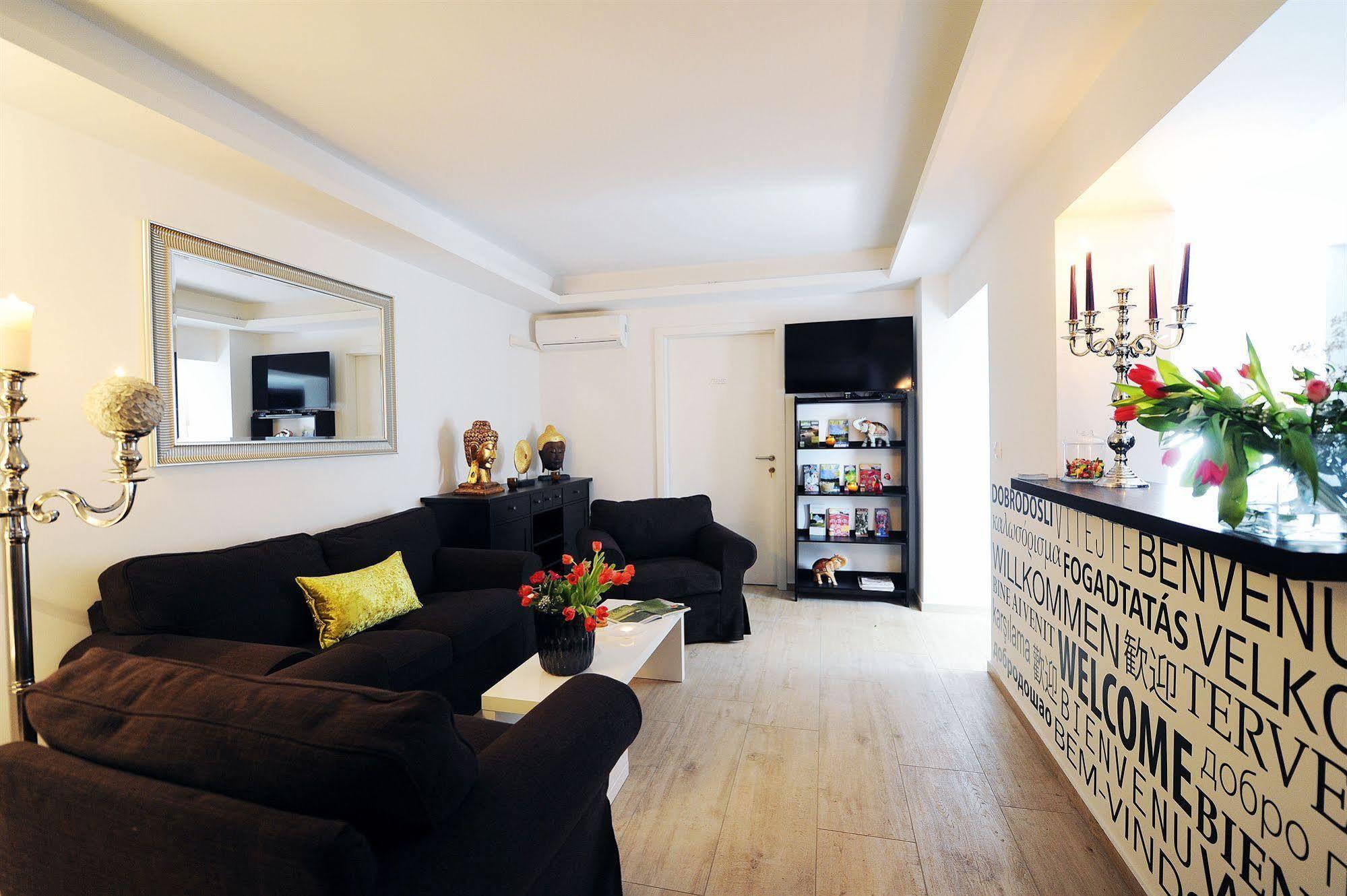 Garni Hotel Azur 卢布尔雅那 外观 照片