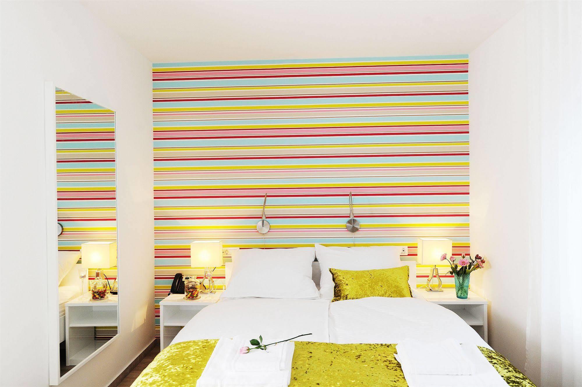 Garni Hotel Azur 卢布尔雅那 外观 照片